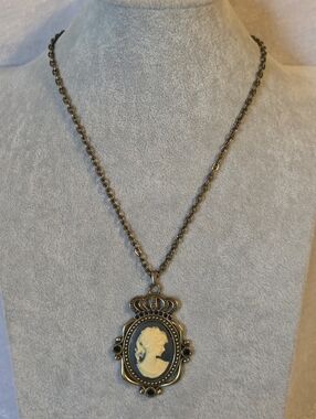 Vintage Style Gold Cameo Pendant Necklace - Cream and Blue